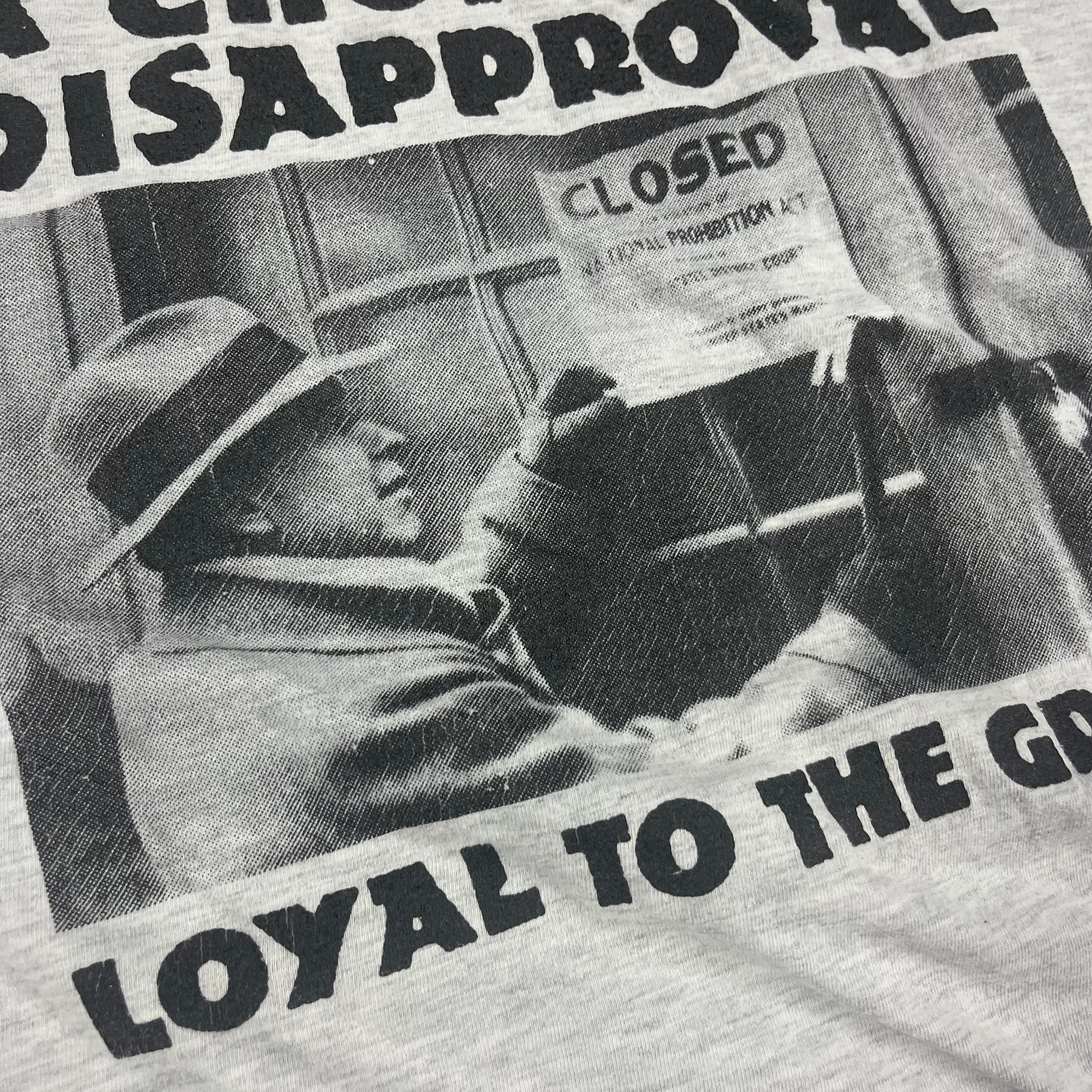 A CHORUS OF DISAPPROVAL Tシャツ A CHORUS OF DISAPPROVAL Tシャツ