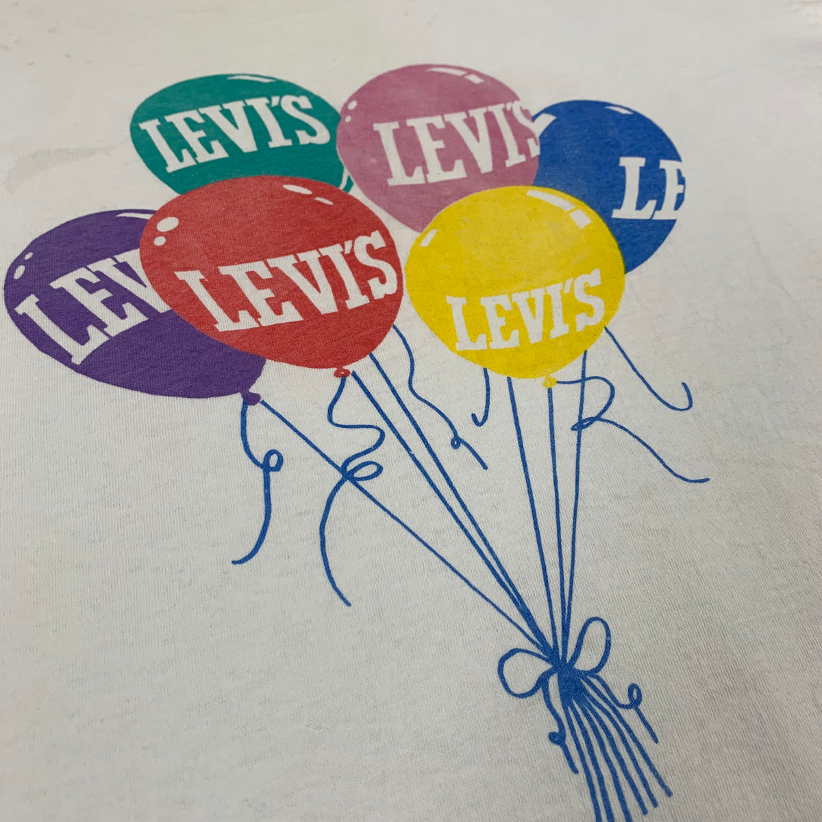 Vintage Levi&#39;s &quot;Ballons&quot; T-Shirt